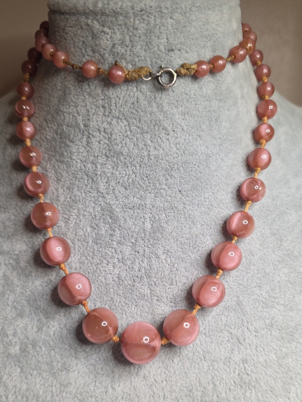 Vintage Rose Pink Cat's Eye Glass Graduated Bead Hand-Knotted Necklace